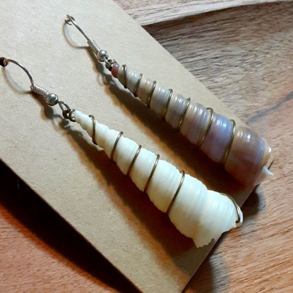 Sea Shells fishhook earings! 2 1/2 inches... - Picture 2 of 4